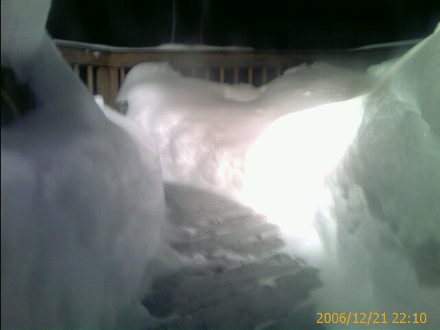 Lower angle of the shovelled snow path on the deck.